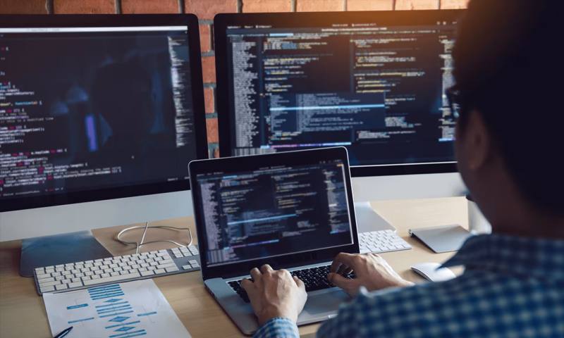 数据科学选型:R与Python如何赋能云安县网站建设?